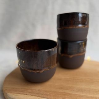 Melted caramel 🤎 #emlo #emloceramics #ceramics #keramika #czechpottery #vanoce #coffeecup #ceramiccup #wheelthrownceramics...